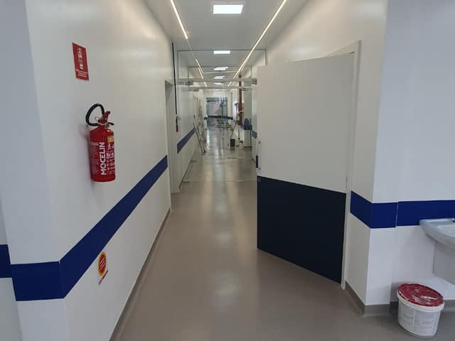 Corredor hospitalar finalizado